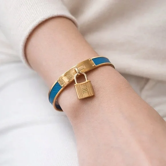 Hermès Kelly Cadena Lock in leather blue cobalt and gold - Picture 2 of 2